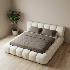 Bovenaanzicht van Japandi cloud bed met zachte vormen en ruim ligoppervlak.