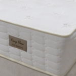 Detailfoto van het matras van Efes bed