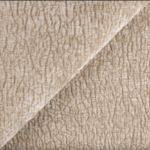 Close-up van beige meubelstof met zachte geweven structuur