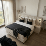 Hugga XL bed schuin van boven gefotografeerd met matras en topper