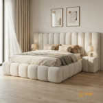Laura bed met breed hoofdbord, nachtkastjes en Japandi uitstraling